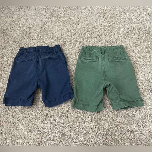 Gap shorts, boys size 5 regular, navy& green, good condition, adjustable waist - Picture 2 of 4